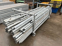 Partij diverse metalen stellingbuizen - afbeelding 1 van  10