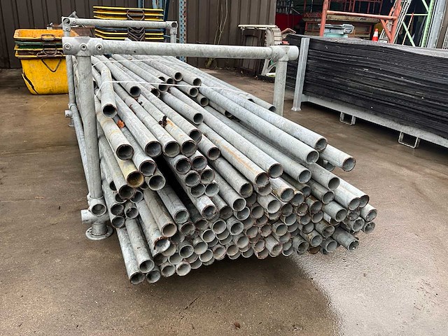 Partij diverse metalen stellingbuizen - afbeelding 5 van  10