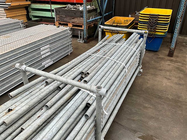 Partij diverse metalen stellingbuizen - afbeelding 7 van  10