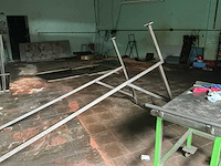 Partij diverse metalen uitrustingsgoederen - afbeelding 2 van  8