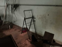 Partij diverse metalen uitrustingsgoederen - afbeelding 6 van  8