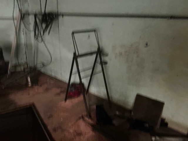 Partij diverse metalen uitrustingsgoederen - afbeelding 6 van  8