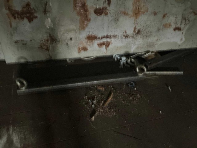 Partij diverse metalen uitrustingsgoederen - afbeelding 8 van  8