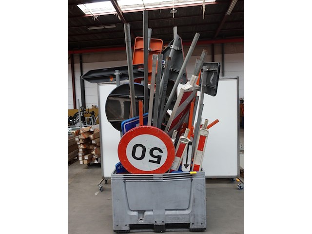 Partij diverse metalen verkeerdsborden - afbeelding 1 van  5