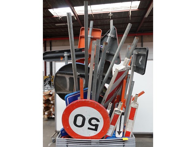 Partij diverse metalen verkeerdsborden - afbeelding 2 van  5