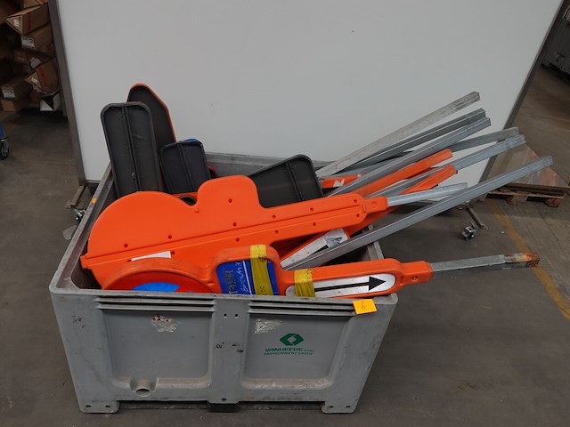 Partij diverse metalen verkeerdsborden - afbeelding 1 van  3