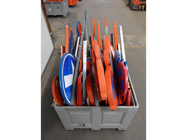 Partij diverse metalen verkeerdsborden - afbeelding 1 van  3