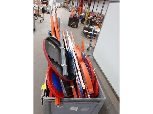 Partij diverse metalen verkeerdsborden - afbeelding 2 van  4