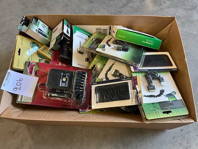 Partij diverse multimedia accessoires - afbeelding 1 van  2