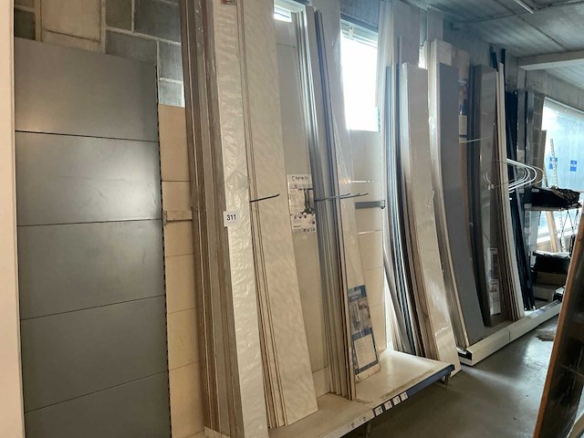 Partij diverse muur en plafonbekleding - afbeelding 1 van  18