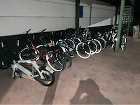 Partij diverse na te zien elektrische fietsen - afbeelding 2 van  7