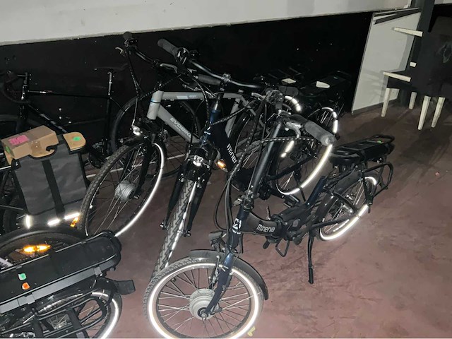 Partij diverse na te zien elektrische fietsen - afbeelding 3 van  7