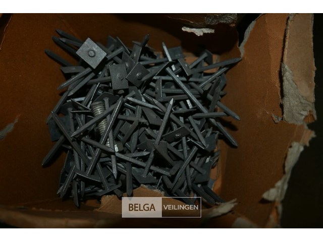 Partij diverse nagels en krammen - afbeelding 2 van  6