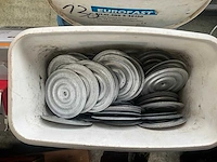 Partij diverse nagelschroeven en plaatjes - afbeelding 3 van  15