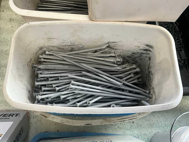 Partij diverse nagelschroeven en plaatjes - afbeelding 14 van  15