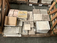 Partij diverse natuursteen tegel - afbeelding 1 van  5