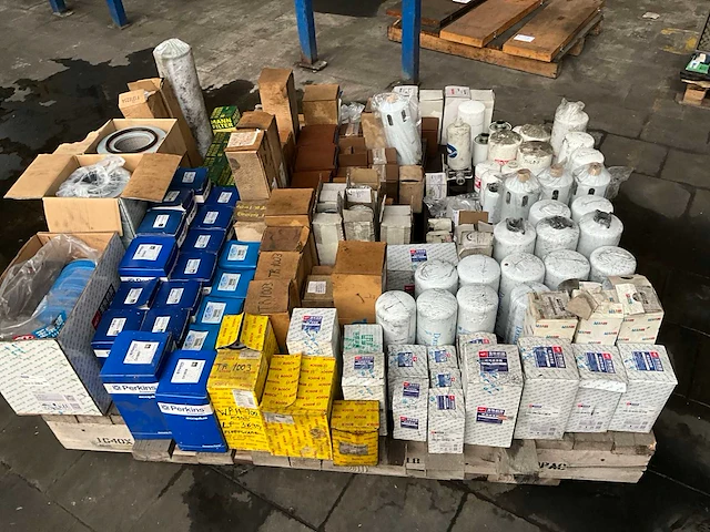 Partij diverse oliefilters - afbeelding 1 van  5
