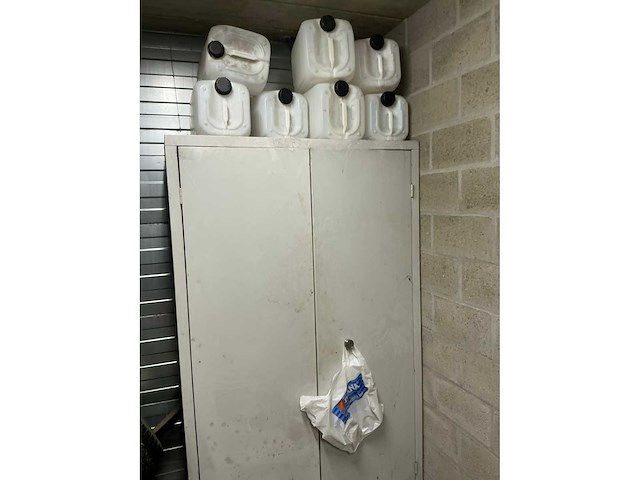 Partij diverse oliën en smeermiddelen - afbeelding 6 van  6