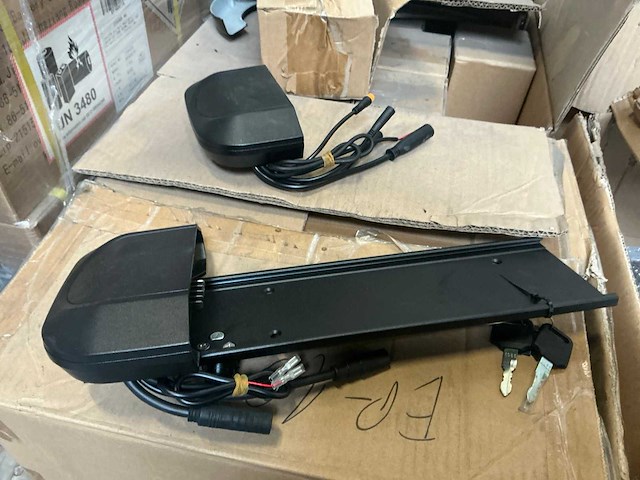 Partij diverse onderdelen elektrische fiets - afbeelding 1 van  7