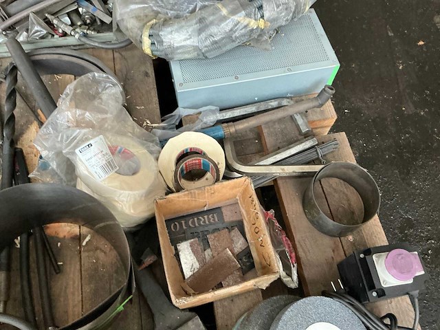 Partij diverse onderdelen en gereedschappen - afbeelding 17 van  20