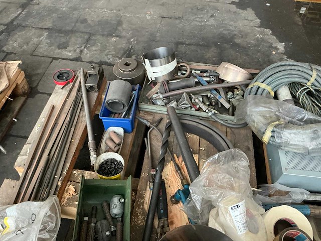 Partij diverse onderdelen en gereedschappen - afbeelding 19 van  20