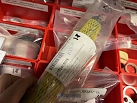 Partij diverse onderdelen engel - afbeelding 54 van  101