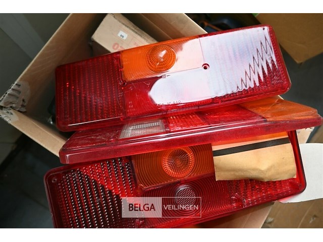 Partij diverse onderdelen voor voertuigen - afbeelding 2 van  13