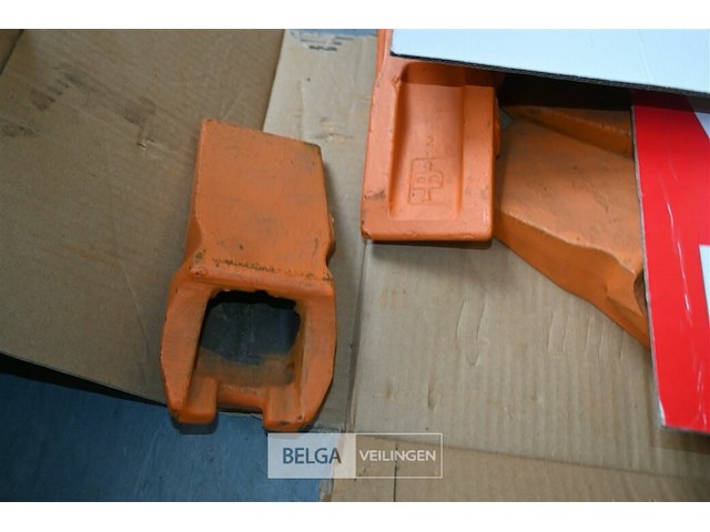 Partij diverse onderdelen voor voertuigen - afbeelding 4 van  13