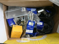 Partij diverse onderdelen voor voertuigen - afbeelding 11 van  13