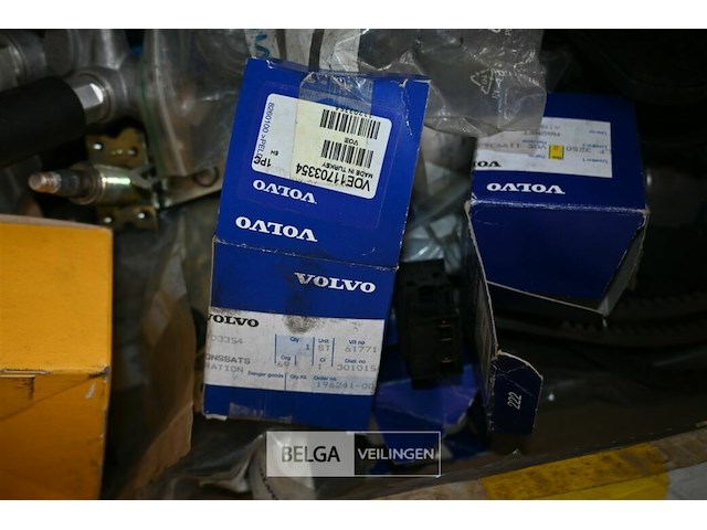 Partij diverse onderdelen voor voertuigen - afbeelding 12 van  13