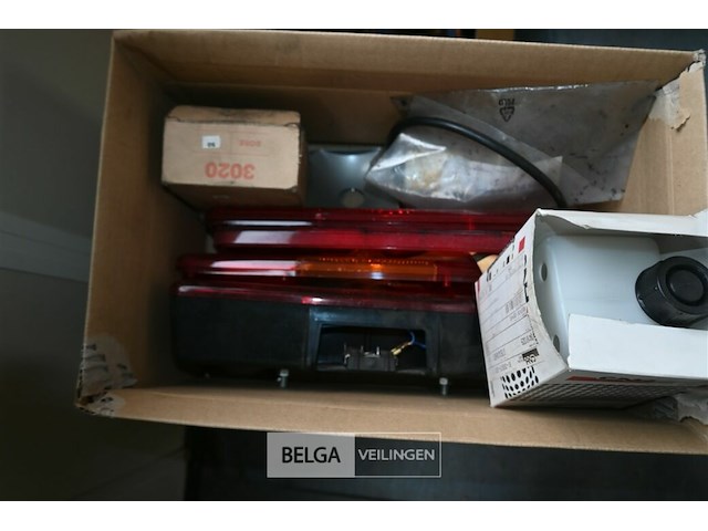 Partij diverse onderdelen voor voertuigen - afbeelding 13 van  13