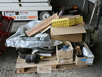 Partij diverse onderdelen voor voertuigen - afbeelding 1 van  10