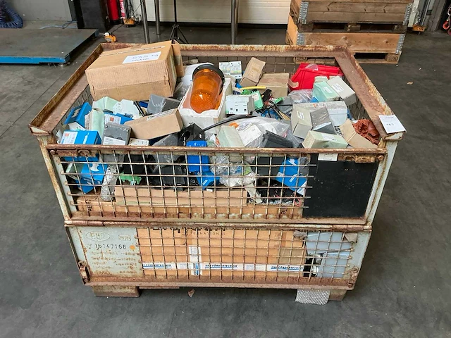 Partij diverse onderdelen - afbeelding 1 van  8