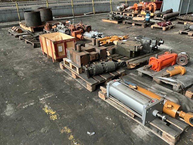 Partij diverse onderdelen - afbeelding 1 van  5