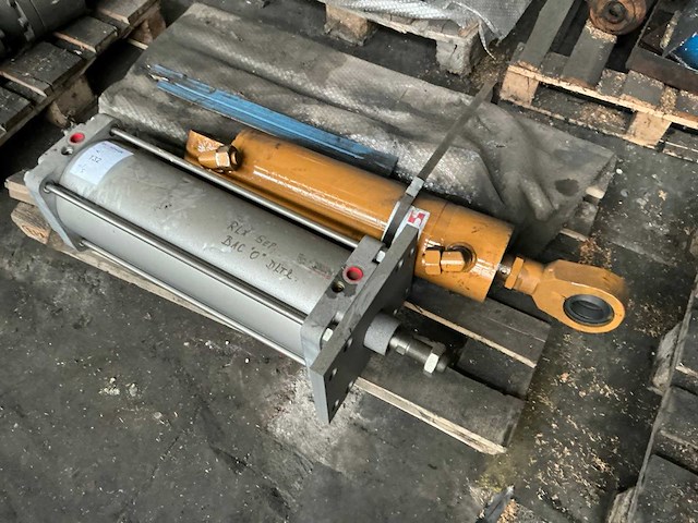 Partij diverse onderdelen - afbeelding 2 van  5