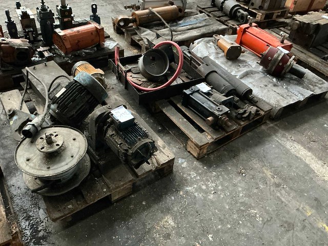 Partij diverse onderdelen - afbeelding 1 van  5