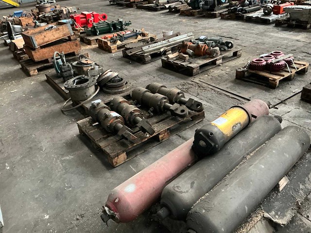 Partij diverse onderdelen - afbeelding 1 van  5