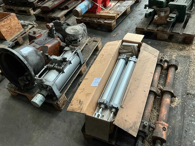 Partij diverse onderdelen - afbeelding 1 van  6