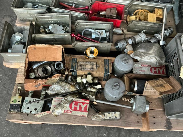 Partij diverse onderdelen - afbeelding 1 van  2