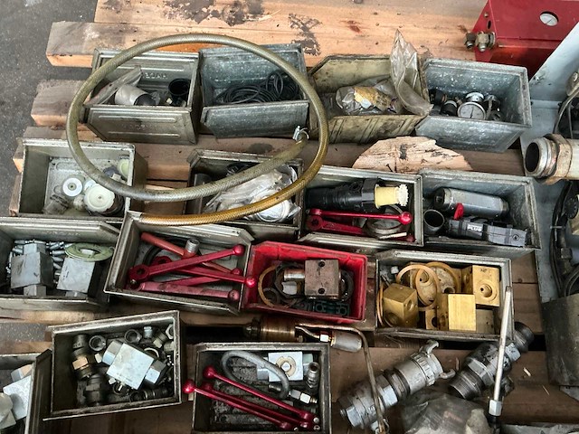 Partij diverse onderdelen - afbeelding 2 van  2