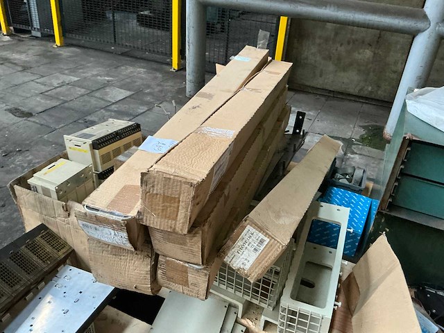 Partij diverse onderdelen - afbeelding 15 van  18