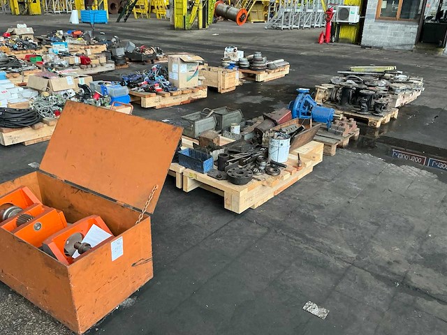 Partij diverse onderdelen - afbeelding 1 van  10