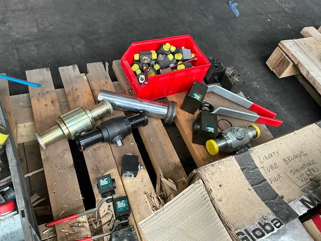 Partij diverse onderdelen - afbeelding 1 van  9