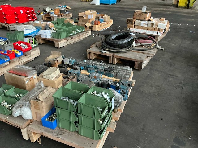 Partij diverse onderdelen - afbeelding 1 van  12