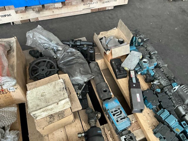 Partij diverse onderdelen - afbeelding 8 van  12