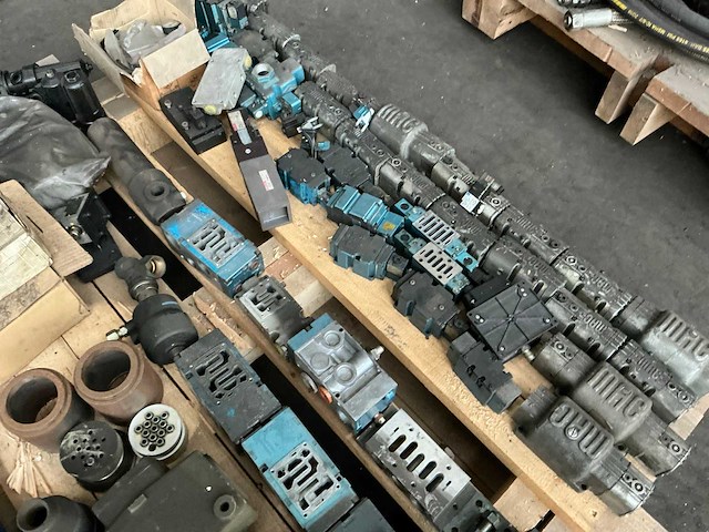 Partij diverse onderdelen - afbeelding 9 van  12