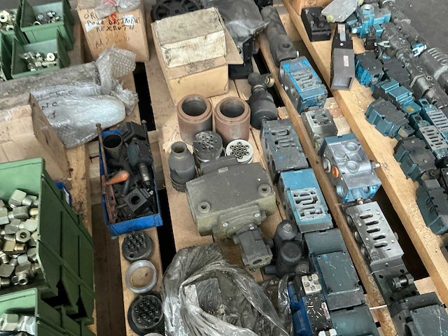 Partij diverse onderdelen - afbeelding 10 van  12