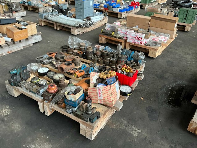 Partij diverse onderdelen - afbeelding 1 van  8