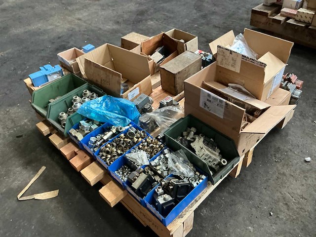 Partij diverse onderdelen - afbeelding 6 van  19