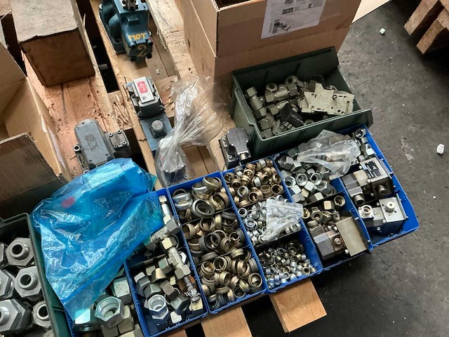 Partij diverse onderdelen - afbeelding 8 van  19